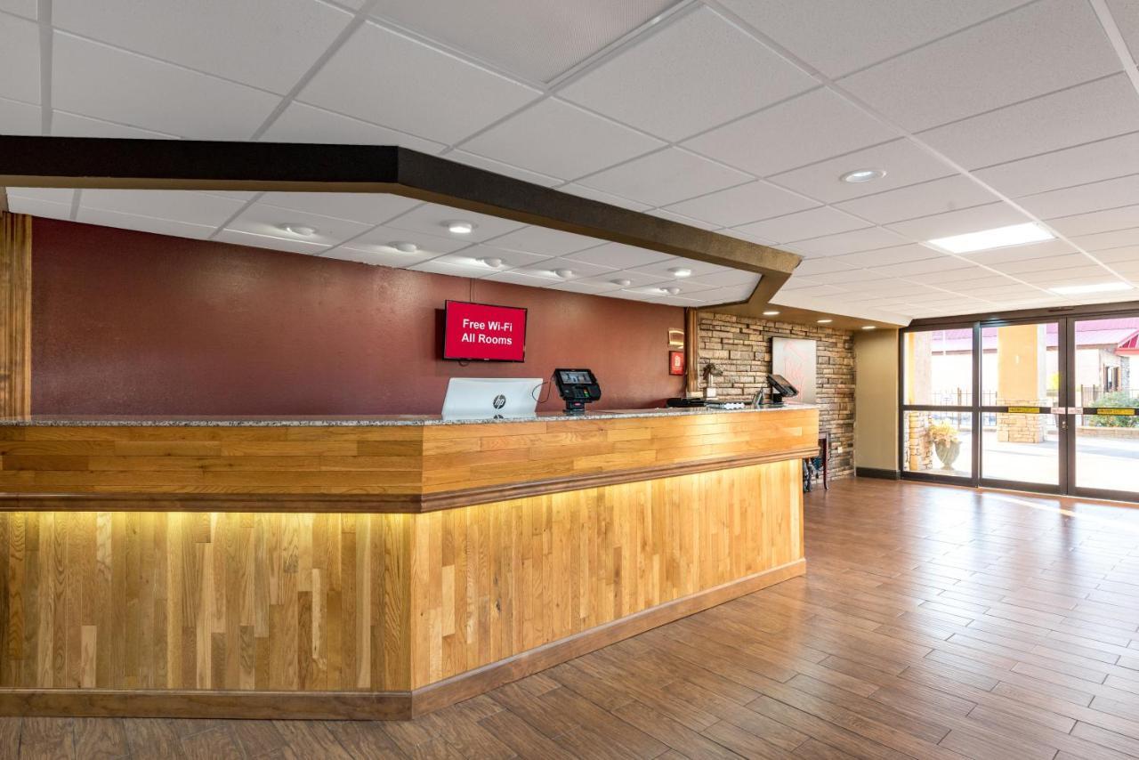 Red Roof Inn & Suites Pigeon Forge Parkway Exterior photo