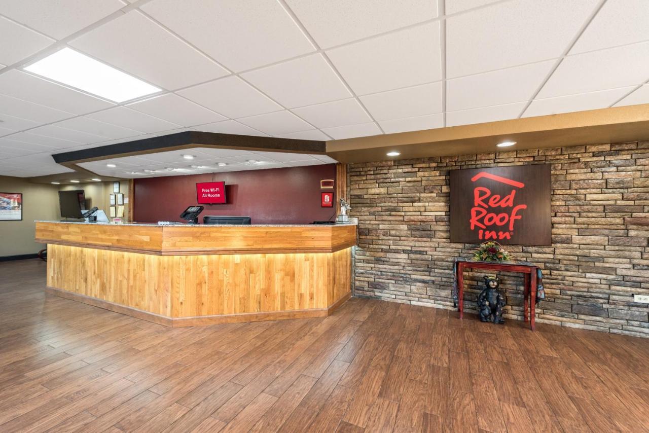 Red Roof Inn & Suites Pigeon Forge Parkway Exterior photo