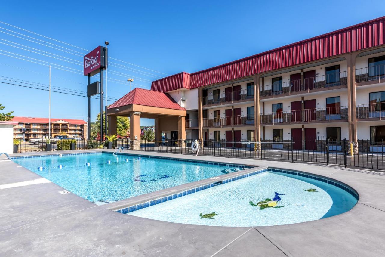 Red Roof Inn & Suites Pigeon Forge Parkway Exterior photo