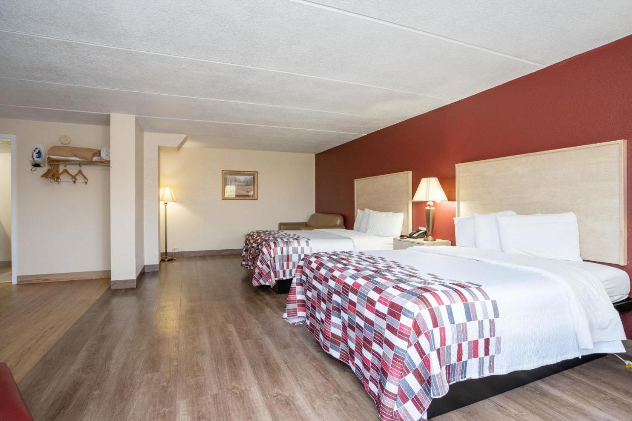 Red Roof Inn & Suites Pigeon Forge Parkway Exterior photo