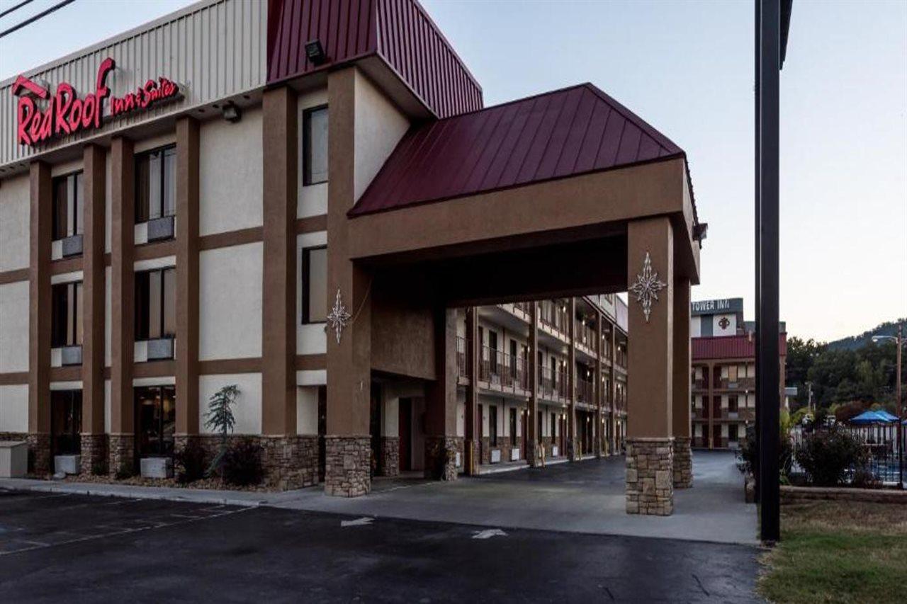 Red Roof Inn & Suites Pigeon Forge Parkway Exterior photo