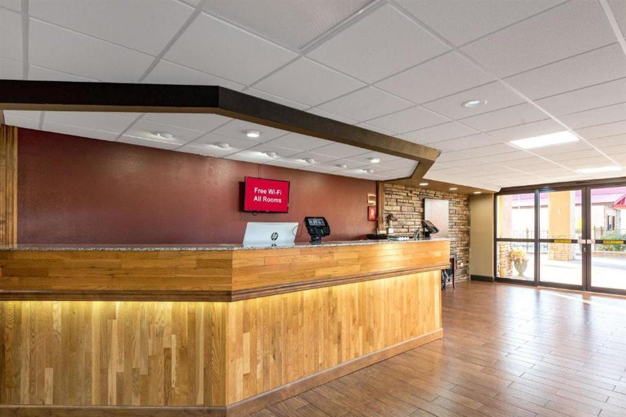 Red Roof Inn & Suites Pigeon Forge Parkway Exterior photo