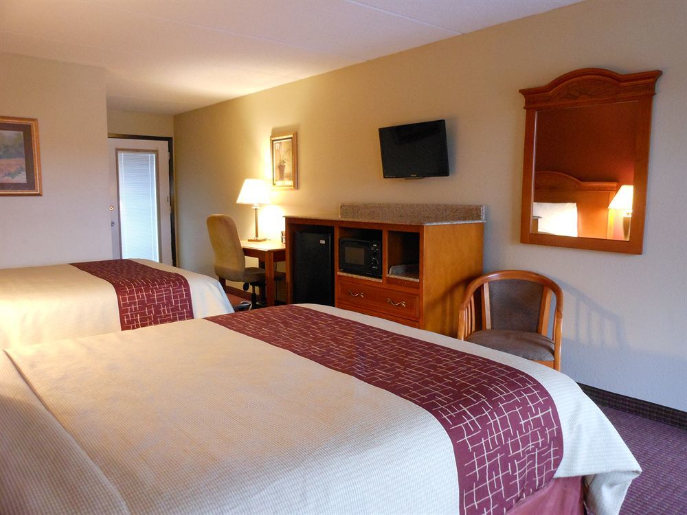 Red Roof Inn & Suites Pigeon Forge Parkway Exterior photo