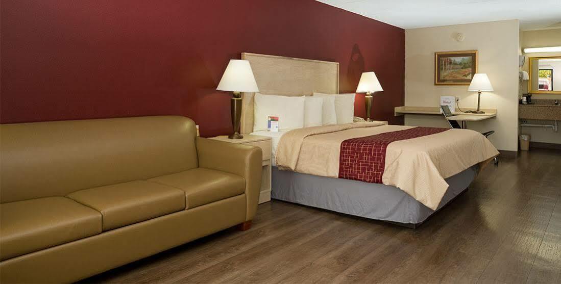 Red Roof Inn & Suites Pigeon Forge Parkway Exterior photo