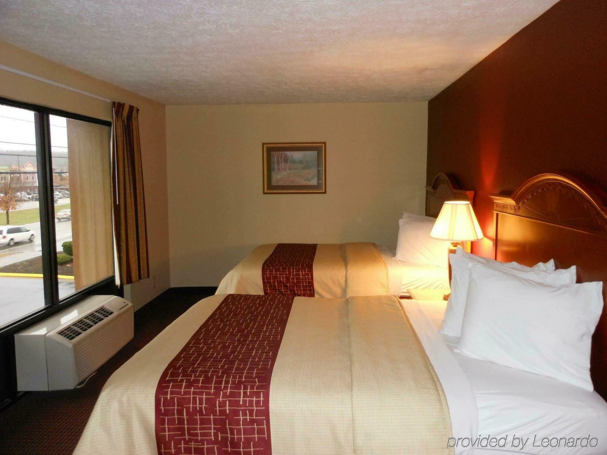 Red Roof Inn & Suites Pigeon Forge Parkway Exterior photo