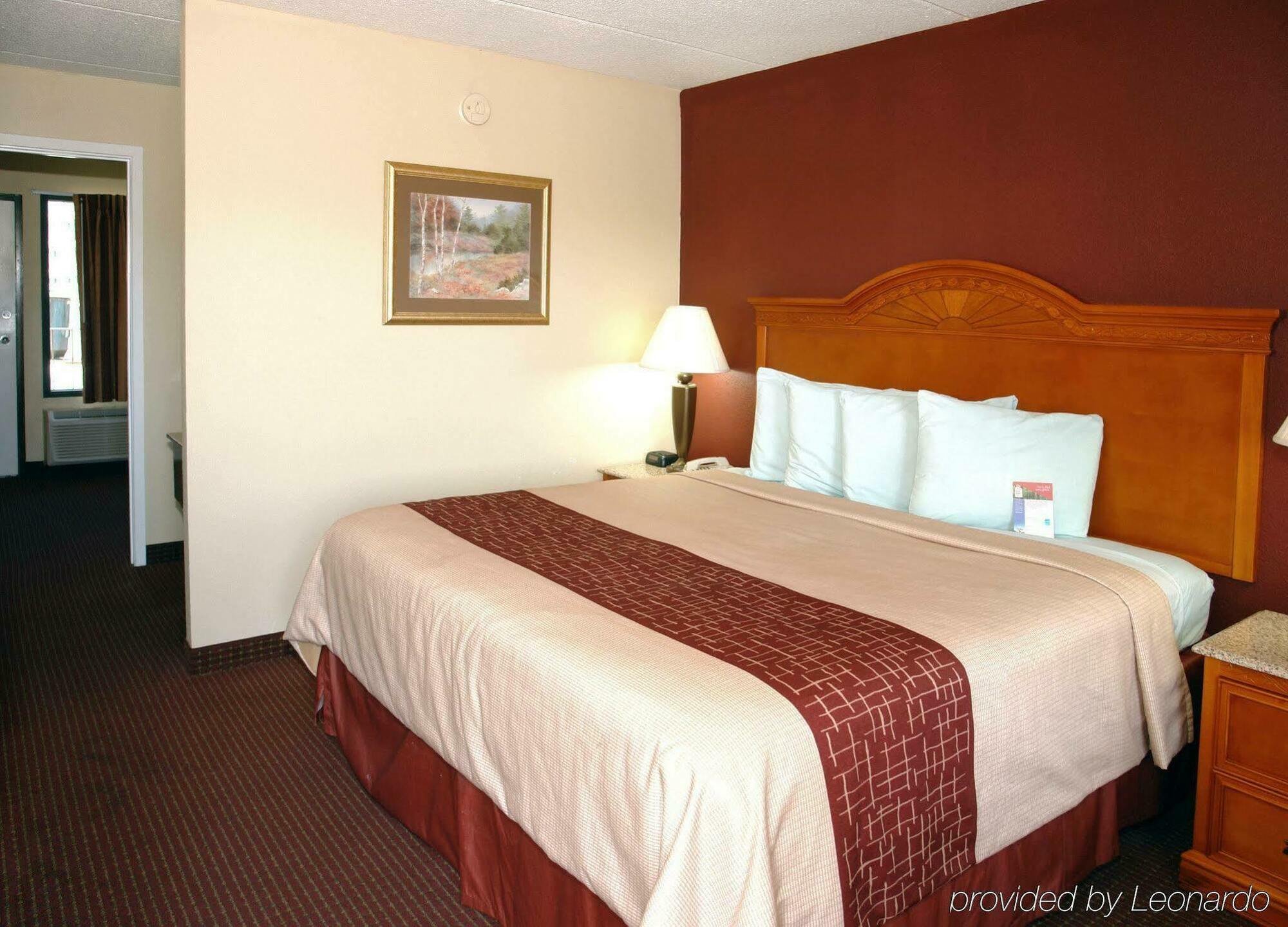 Red Roof Inn & Suites Pigeon Forge Parkway Exterior photo