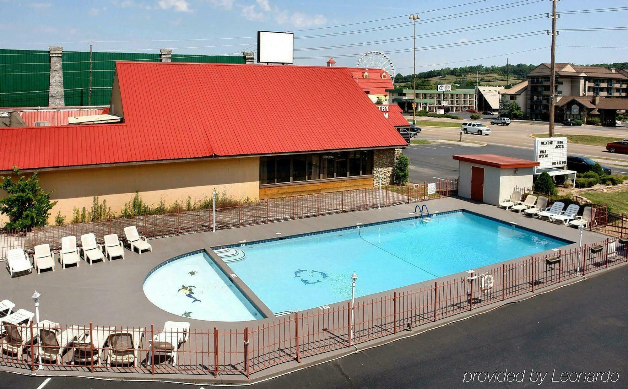 Red Roof Inn & Suites Pigeon Forge Parkway Exterior photo